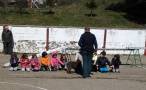 Exhibición de perros adiestrados en los colegios del municipio