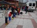 Exhibición de perros adiestrados en los colegios del municipio